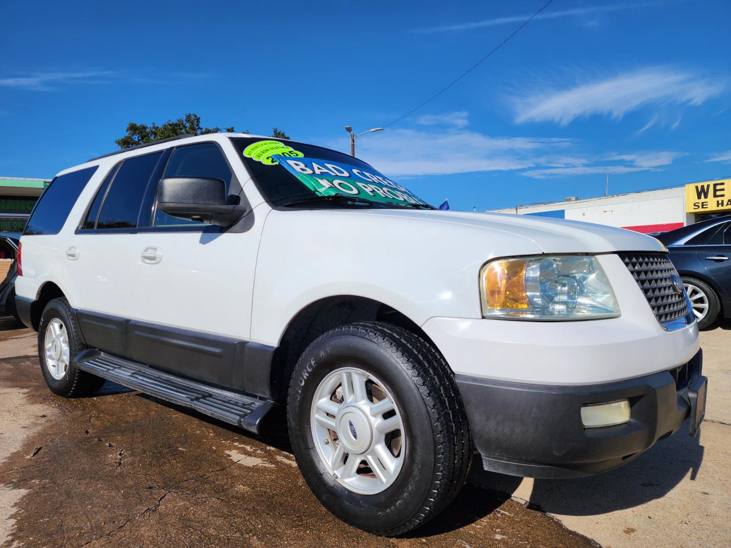 2005 WHITE Ford Expedition XLT (1FMPU15555L) with an V8 engine, AUTO transmission, located at 2660 S.Garland Avenue, Garland, TX, 75041, (469) 298-3118, 32.885551, -96.655602 - Welcome to DallasAutos4Less, one of the Premier BUY HERE PAY HERE Dealers in the North Dallas Area. We specialize in financing to people with NO CREDIT or BAD CREDIT. We need proof of income, proof of residence, and a ID. Come buy your new car from us today!! This is a Super Clean 2005 FORD EXPED - Photo#1